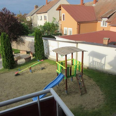 Zafir Sziget Apartman Sárvár Екстериор снимка
