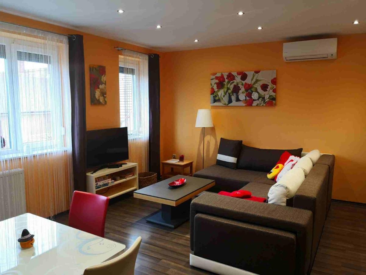 Zafir Sziget Apartman Sárvár Екстериор снимка