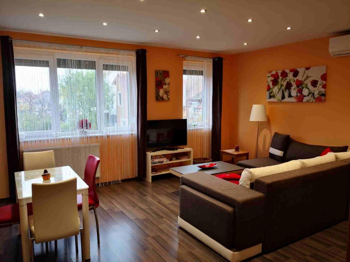 Zafir Sziget Apartman Sárvár Екстериор снимка