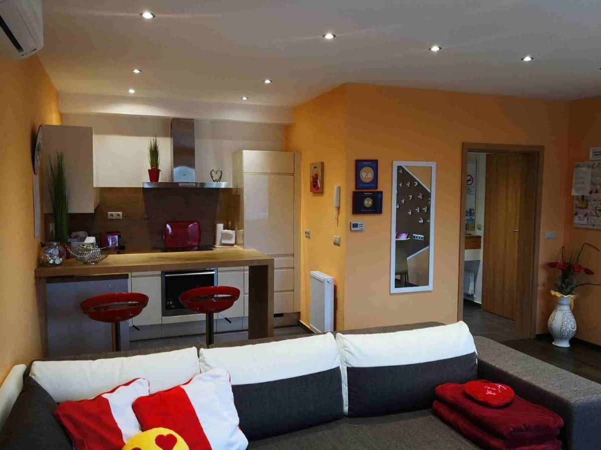 Zafir Sziget Apartman Sárvár Екстериор снимка