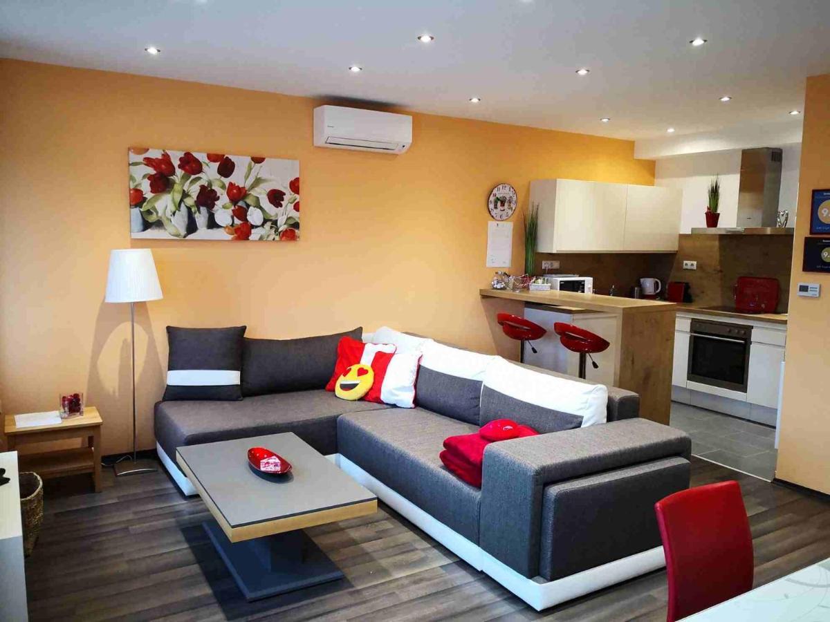 Zafir Sziget Apartman Sárvár Екстериор снимка