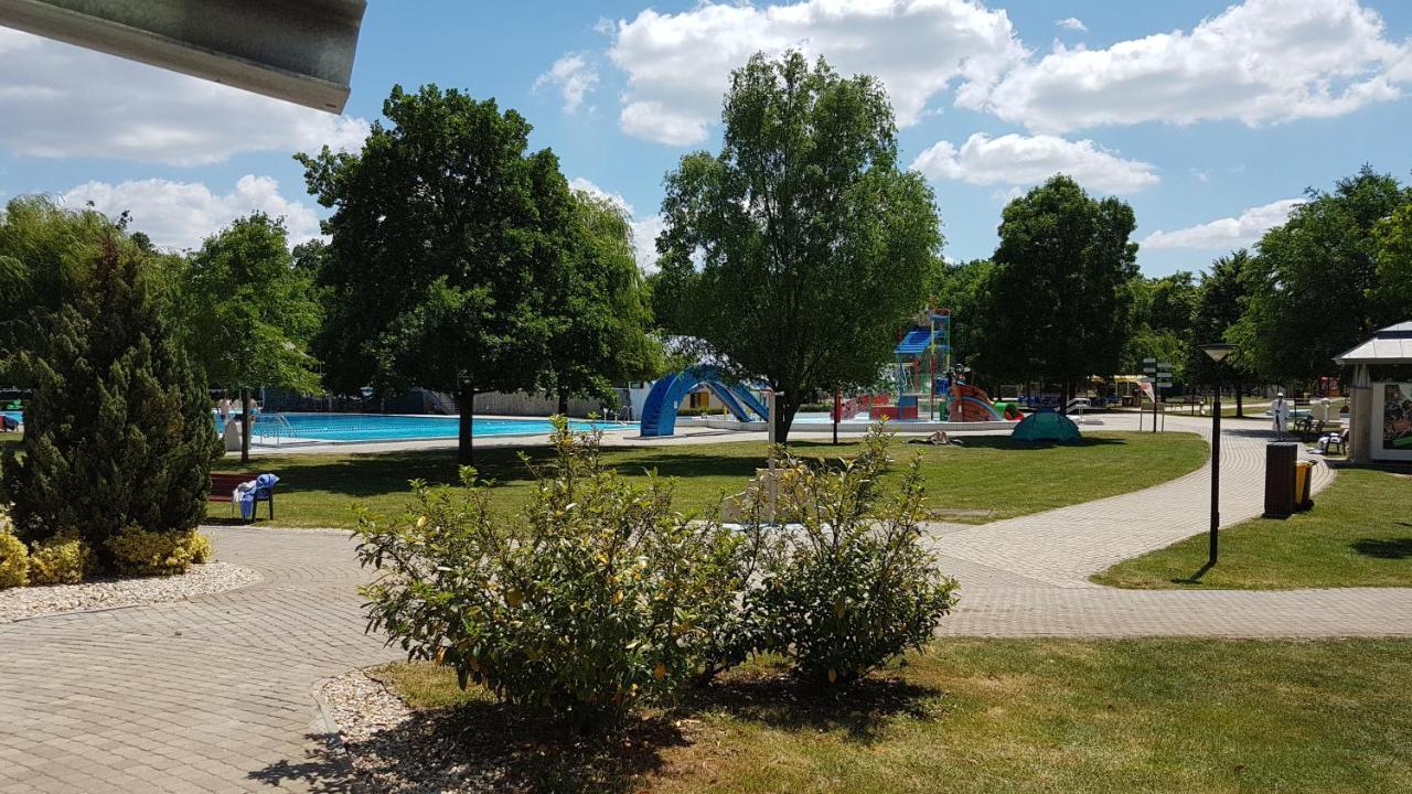 Zafir Sziget Apartman Sárvár Екстериор снимка