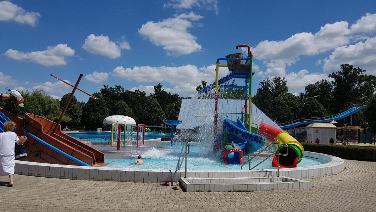 Zafir Sziget Apartman Sárvár Екстериор снимка