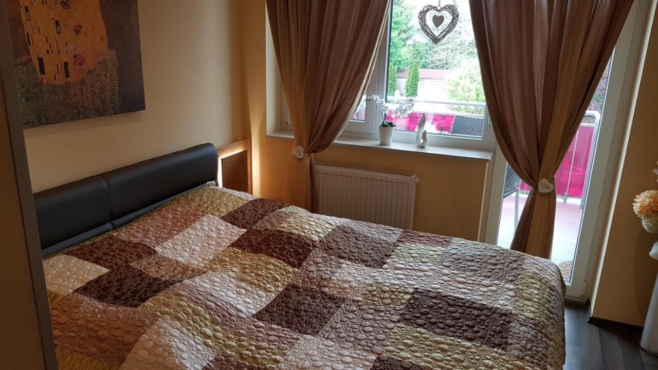 Zafir Sziget Apartman Sárvár Екстериор снимка