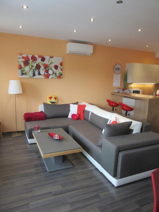 Zafir Sziget Apartman Sárvár Екстериор снимка