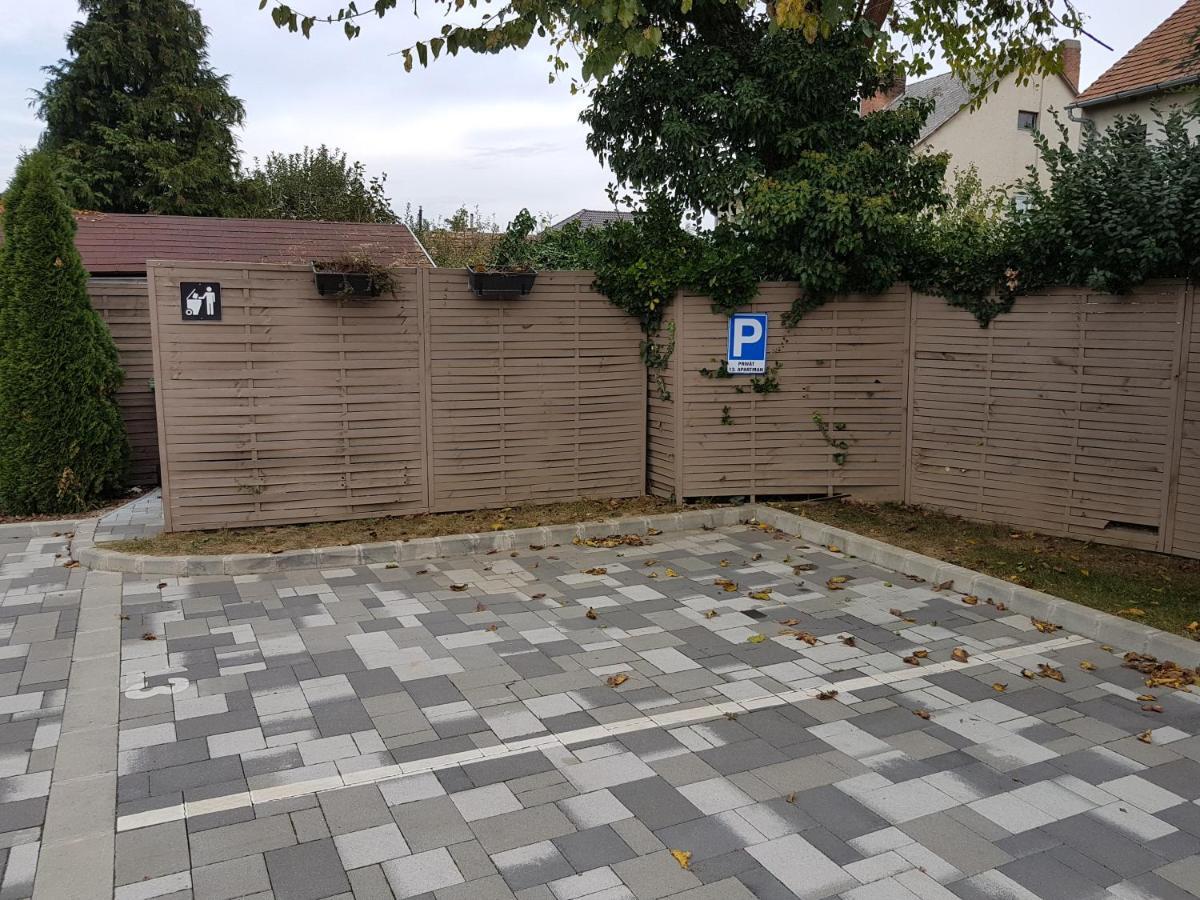 Zafir Sziget Apartman Sárvár Екстериор снимка