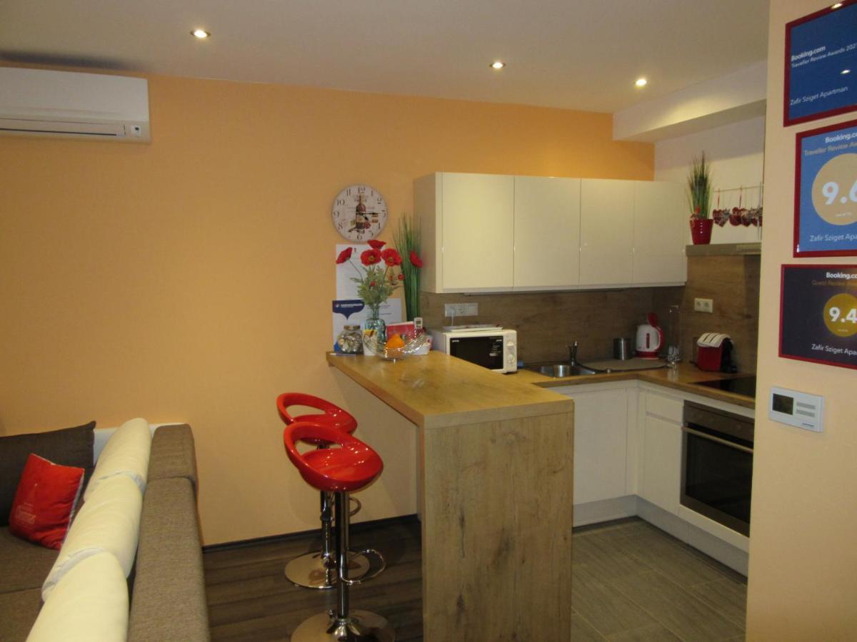 Zafir Sziget Apartman Sárvár Екстериор снимка