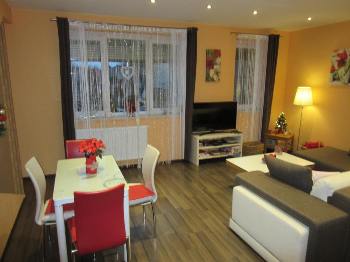 Zafir Sziget Apartman Sárvár Екстериор снимка
