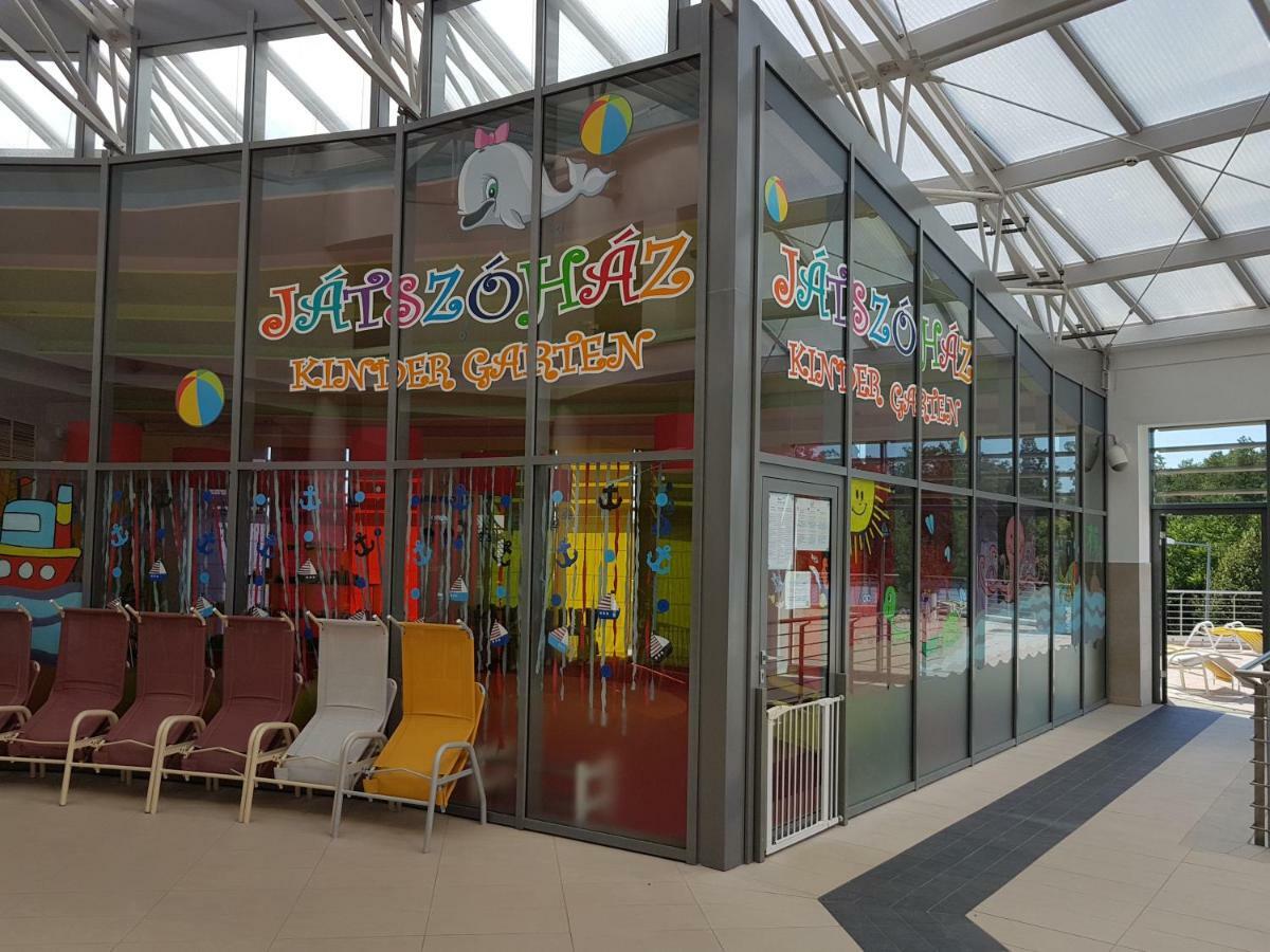 Zafir Sziget Apartman Sárvár Екстериор снимка